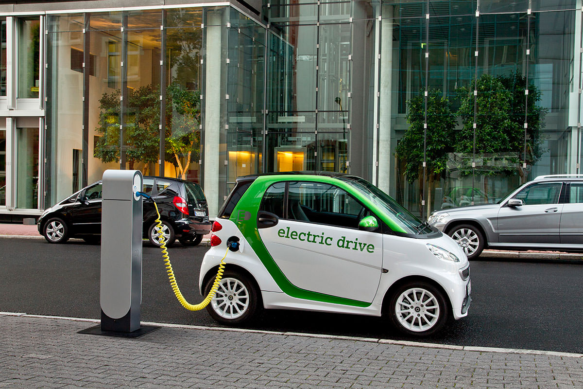 8 Reasons Why Electric Cars Aren't The Best Choice