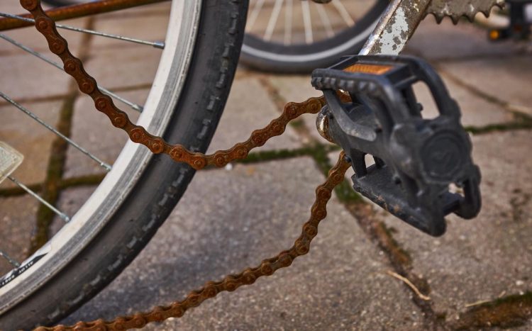 broken bike chain